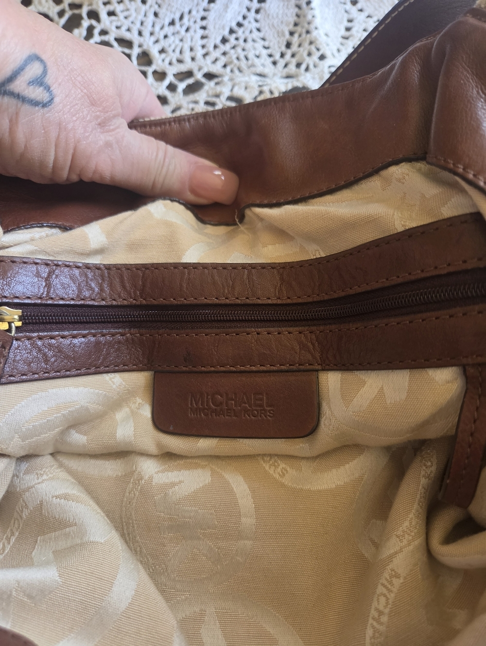 Michael Kors VTG. Drawstring Converse Sh.Bag. 💛🧡 - Picture 5 of 10